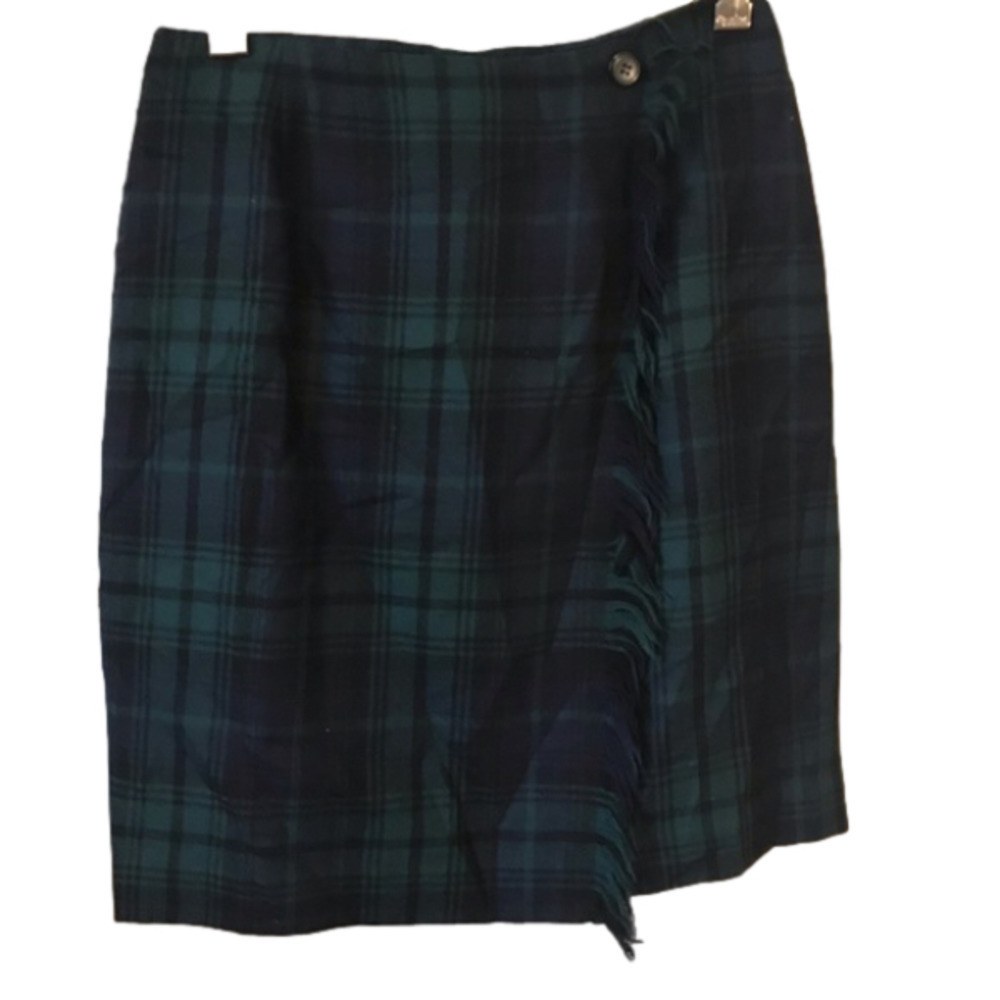 Rafaella wool tartan skirt. Women’s size 8. Wrap style.